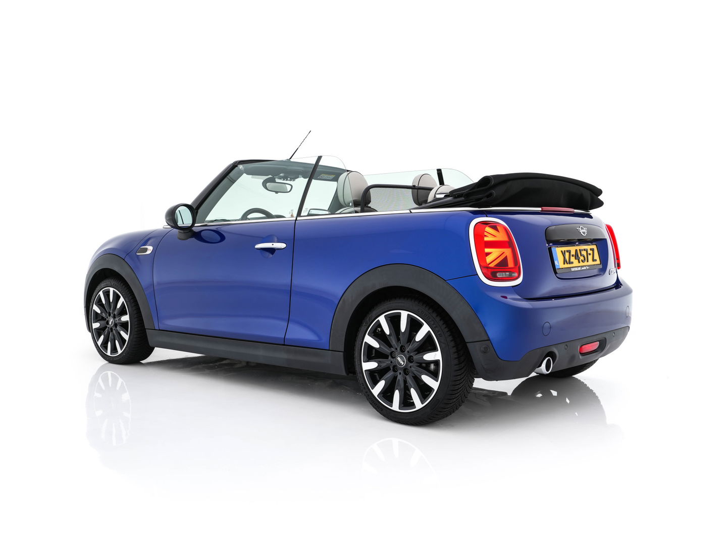MINI Cabrio 1.5 Cooper Chili *LUXURY-LEATHER | FULL-LED | HEATED-SPORTSEATS | KEYLESS | NAVI-FULLMAP | ECC | PDC | CRUISE | AMBIENT-LIGHT | AIRSCARF | 18''ALU*