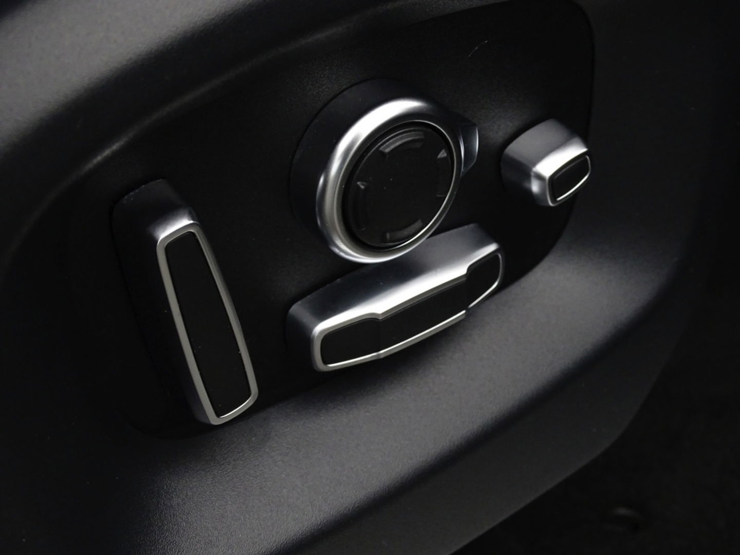 Land Rover Range Rover Sport 3.0 SDV6 306PK / R-Dynamic / facelift / Meridian / LED