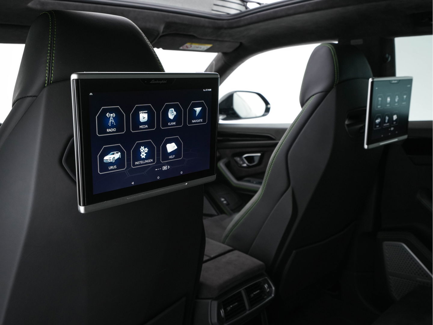 Lamborghini Urus 4.0 V8 Pearl Capsule (INCL.BTW) *CERAMIC-BRAKES | PANO | HEAD-UP | SOFT-CLOSE | LEATHER-ALCANTARA | FULL-LED | NIGHT-VISION | BANG&OLUFSEN | MEMORY-PACK | HEATED-SPORTSEATS | TOP-VIEW | ADAPTIVE-CRUISE | BLIND-SP