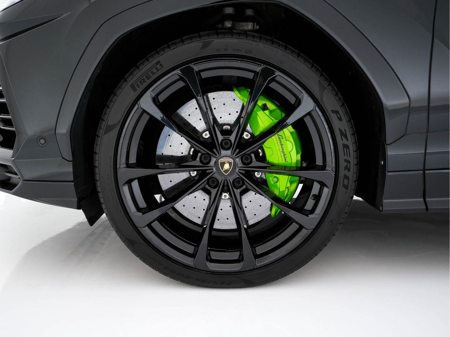 Lamborghini Urus 4.0 V8 Pearl Capsule (INCL.BTW) *CERAMIC-BRAKES | PANO | HEAD-UP | SOFT-CLOSE | LEATHER-ALCANTARA | FULL-LED | NIGHT-VISION | BANG&OLUFSEN | MEMORY-PACK | HEATED-SPORTSEATS | TOP-VIEW | ADAPTIVE-CRUISE | BLIND-SP