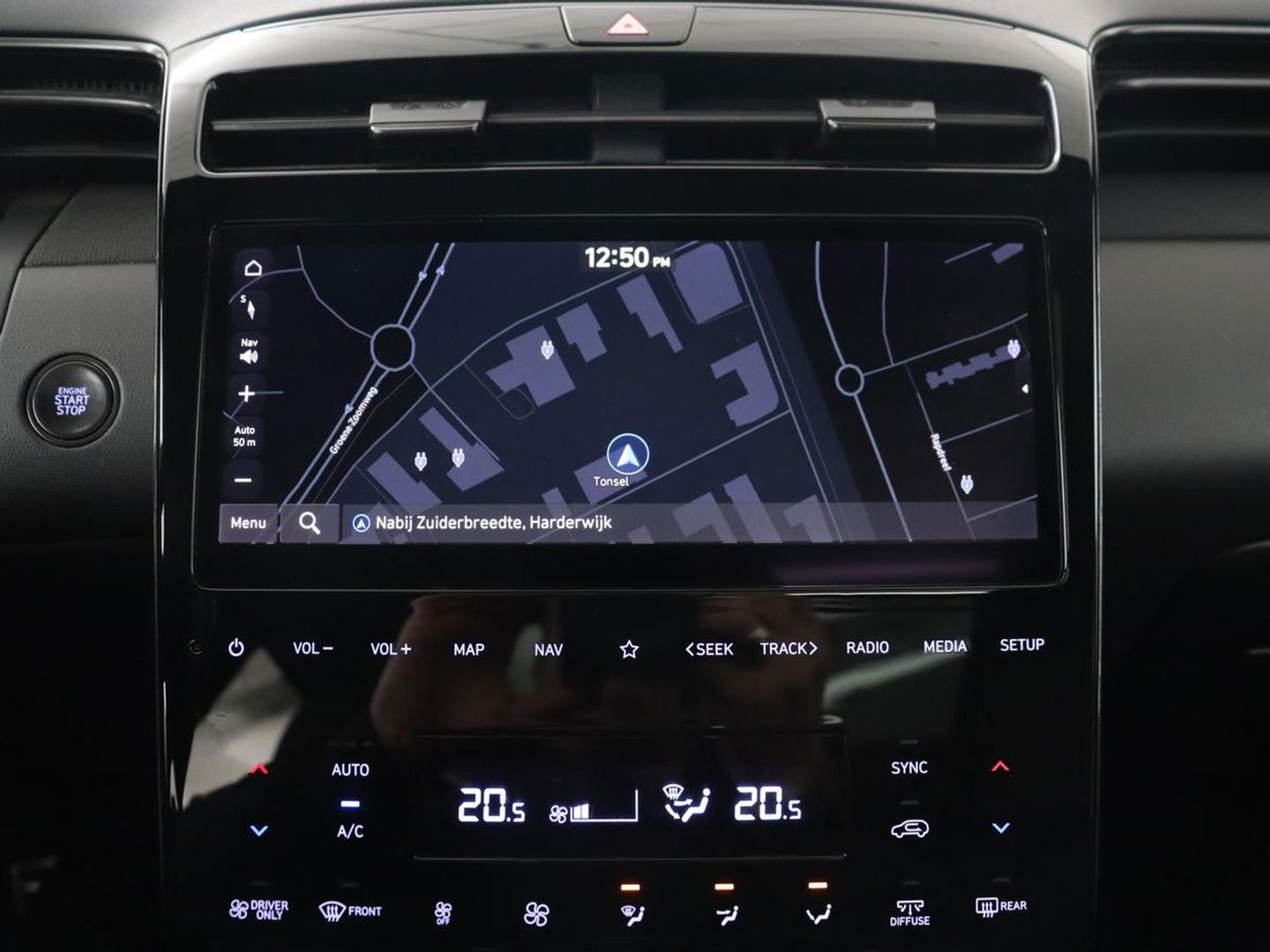 Hyundai Tucson 1.6 T-GDI PHEV N Line Sky 4WD | Panoramadak | Leder/Alcantara | Stoelverwarming | Camera | Carplay | Stuurverwarming | Keyless | Full LED | Navigatie | 19'' lichtmetalen velgen | Plug In