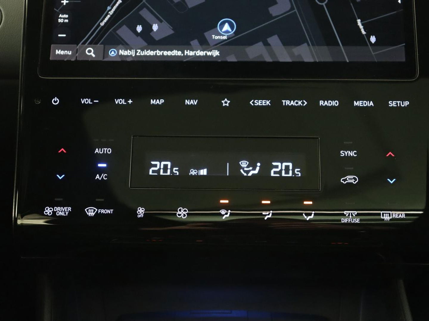 Hyundai Tucson 1.6 T-GDI PHEV N Line Sky 4WD | Panoramadak | Leder/Alcantara | Stoelverwarming | Camera | Carplay | Stuurverwarming | Keyless | Full LED | Navigatie | 19'' lichtmetalen velgen | Plug In