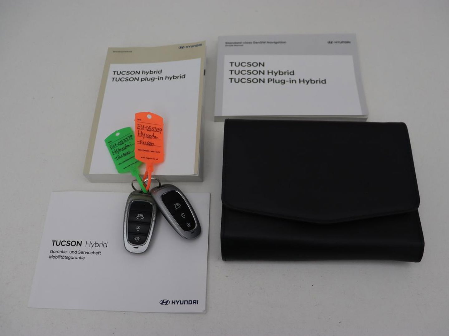 Hyundai Tucson 1.6 T-GDI PHEV N Line Sky 4WD | Panoramadak | Leder/Alcantara | Stoelverwarming | Camera | Carplay | Stuurverwarming | Keyless | Full LED | Navigatie | 19'' lichtmetalen velgen | Plug In