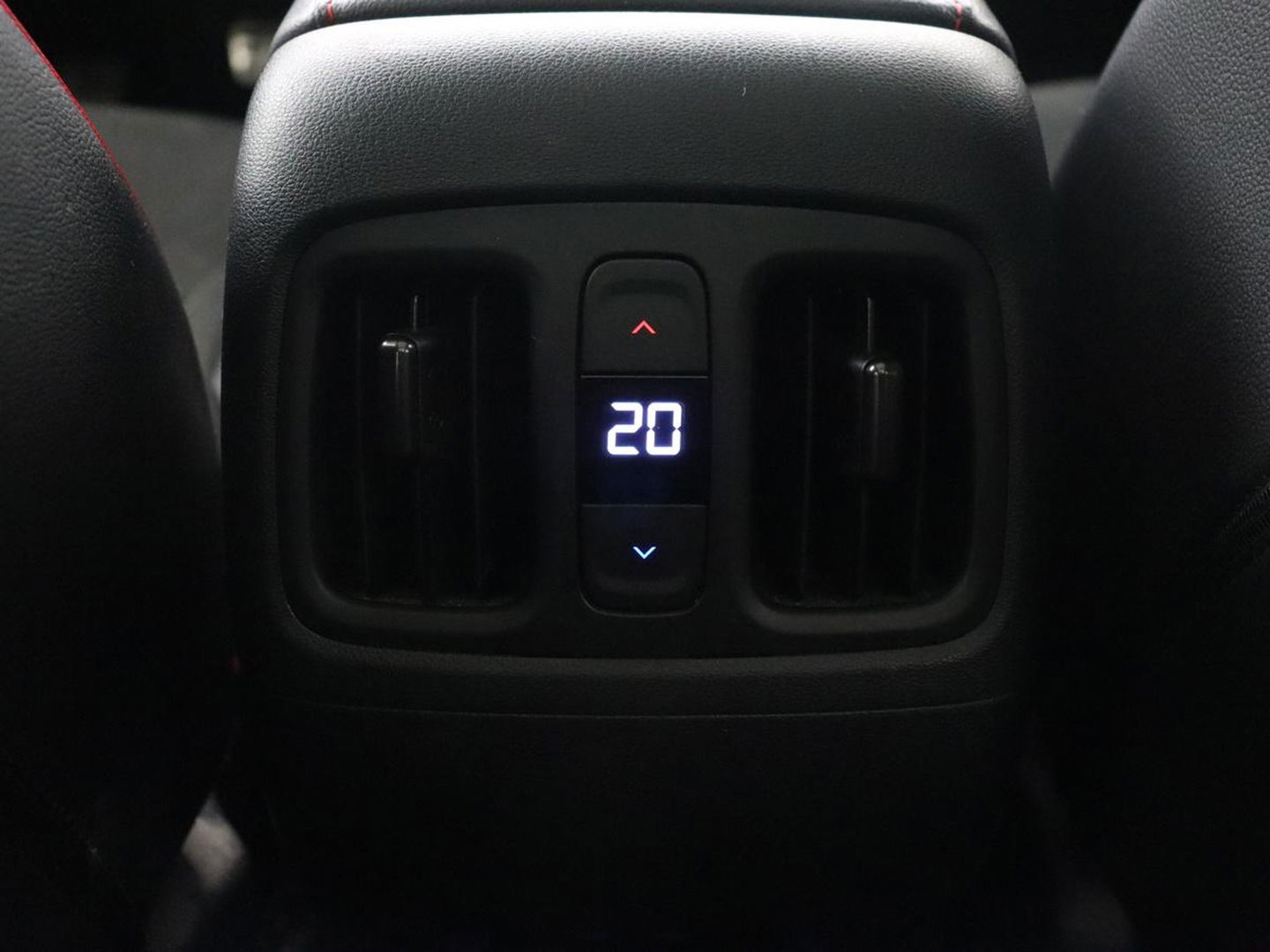 Hyundai Tucson 1.6 T-GDI PHEV N Line Sky 4WD | Panoramadak | Leder/Alcantara | Stoelverwarming | Camera | Carplay | Stuurverwarming | Keyless | Full LED | Navigatie | 19'' lichtmetalen velgen | Plug In