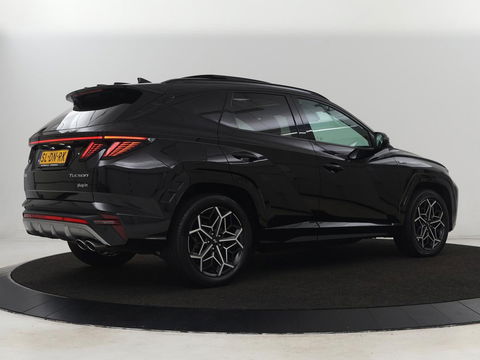 Hyundai Tucson 1.6 T-GDI PHEV N Line Sky 4WD | Panoramadak | Leder/Alcantara | Stoelverwarming | Camera | Carplay | Stuurverwarming | Keyless | Full LED | Navigatie | 19'' lichtmetalen velgen | Plug In