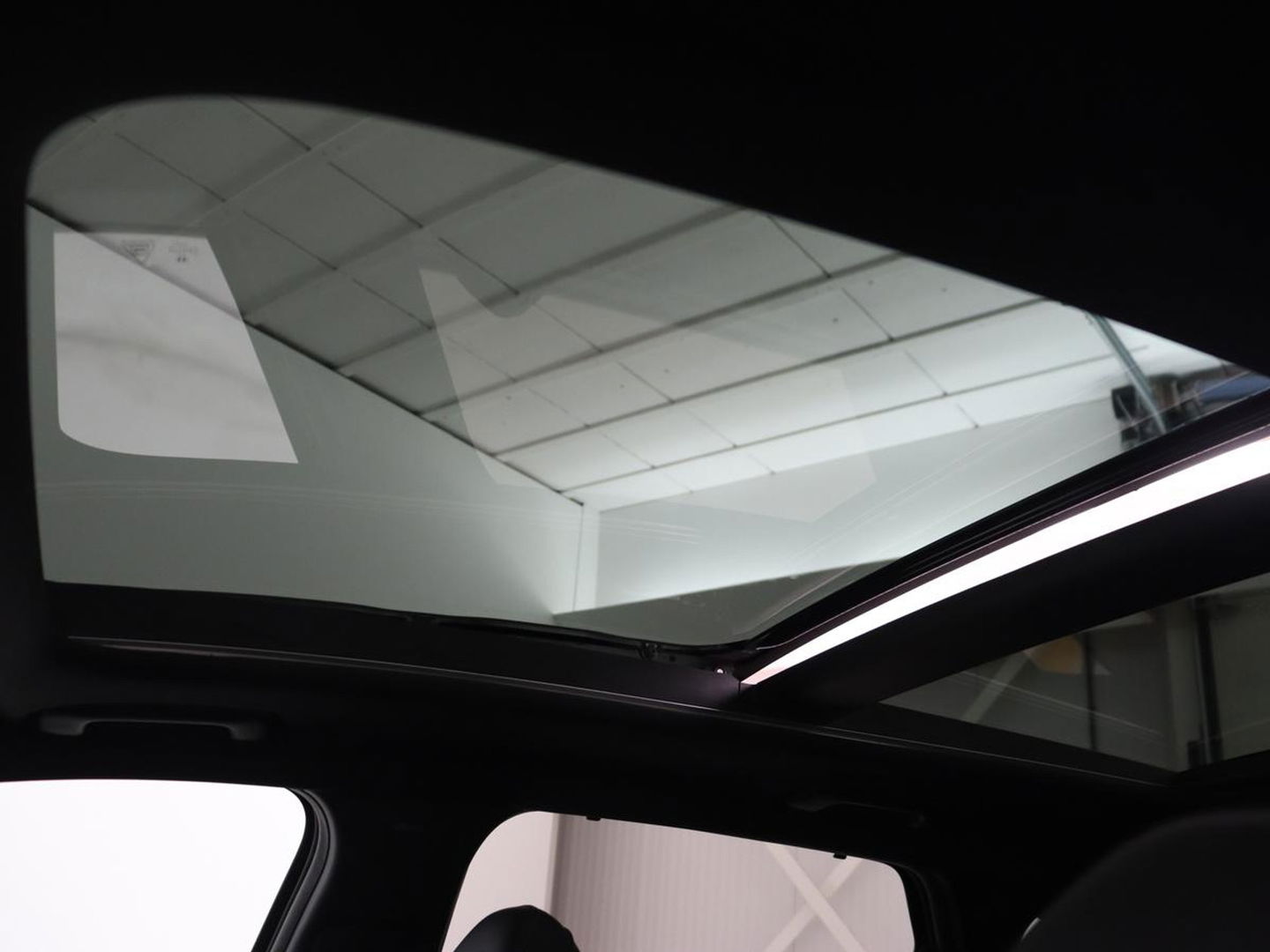 Hyundai Tucson 1.6 T-GDI PHEV N Line Sky 4WD | Panoramadak | Leder/Alcantara | Stoelverwarming | Camera | Carplay | Stuurverwarming | Keyless | Full LED | Navigatie | 19'' lichtmetalen velgen | Plug In