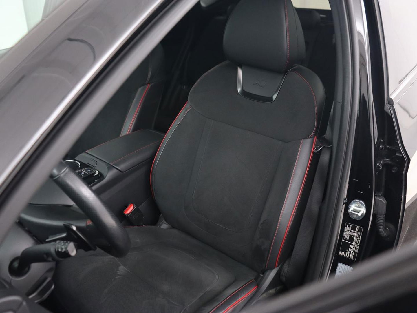 Hyundai Tucson 1.6 T-GDI PHEV N Line Sky 4WD | Panoramadak | Leder/Alcantara | Stoelverwarming | Camera | Carplay | Stuurverwarming | Keyless | Full LED | Navigatie | 19'' lichtmetalen velgen | Plug In