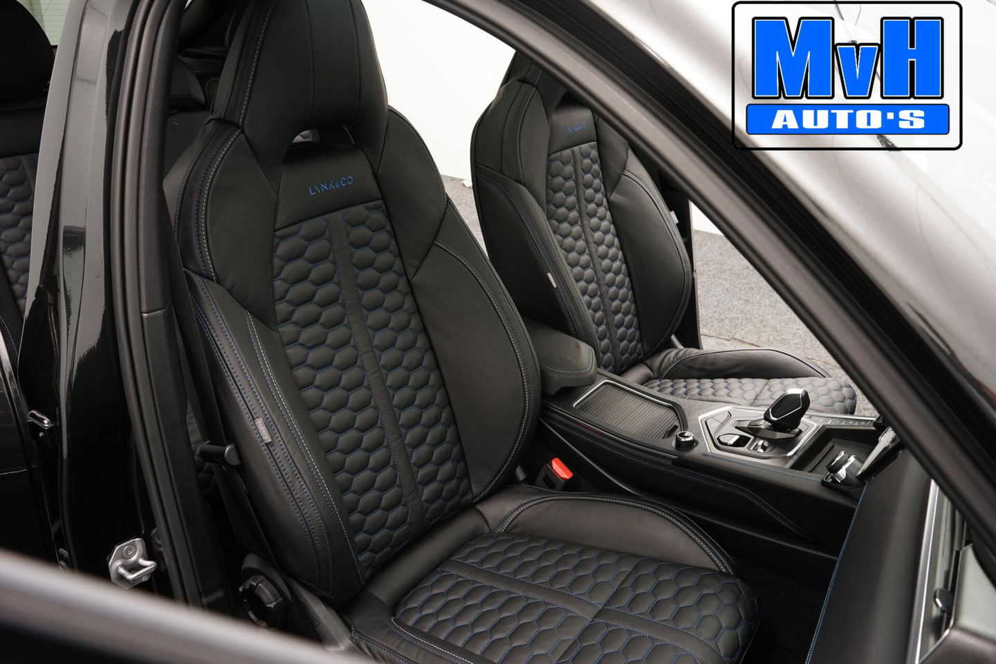 Lynk & Co 01 1.5 Hybride|FULL BLACK XL|ZWARTE.HEMEL|LEER|NAP