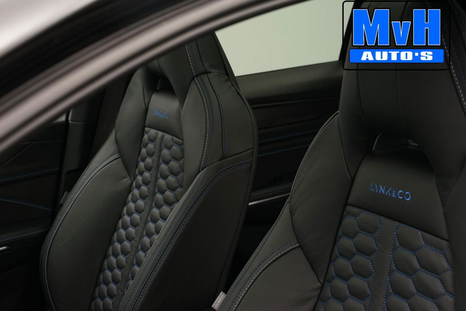 Lynk & Co 01 1.5 Hybride|FULL BLACK XL|ZWARTE.HEMEL|LEER|NAP