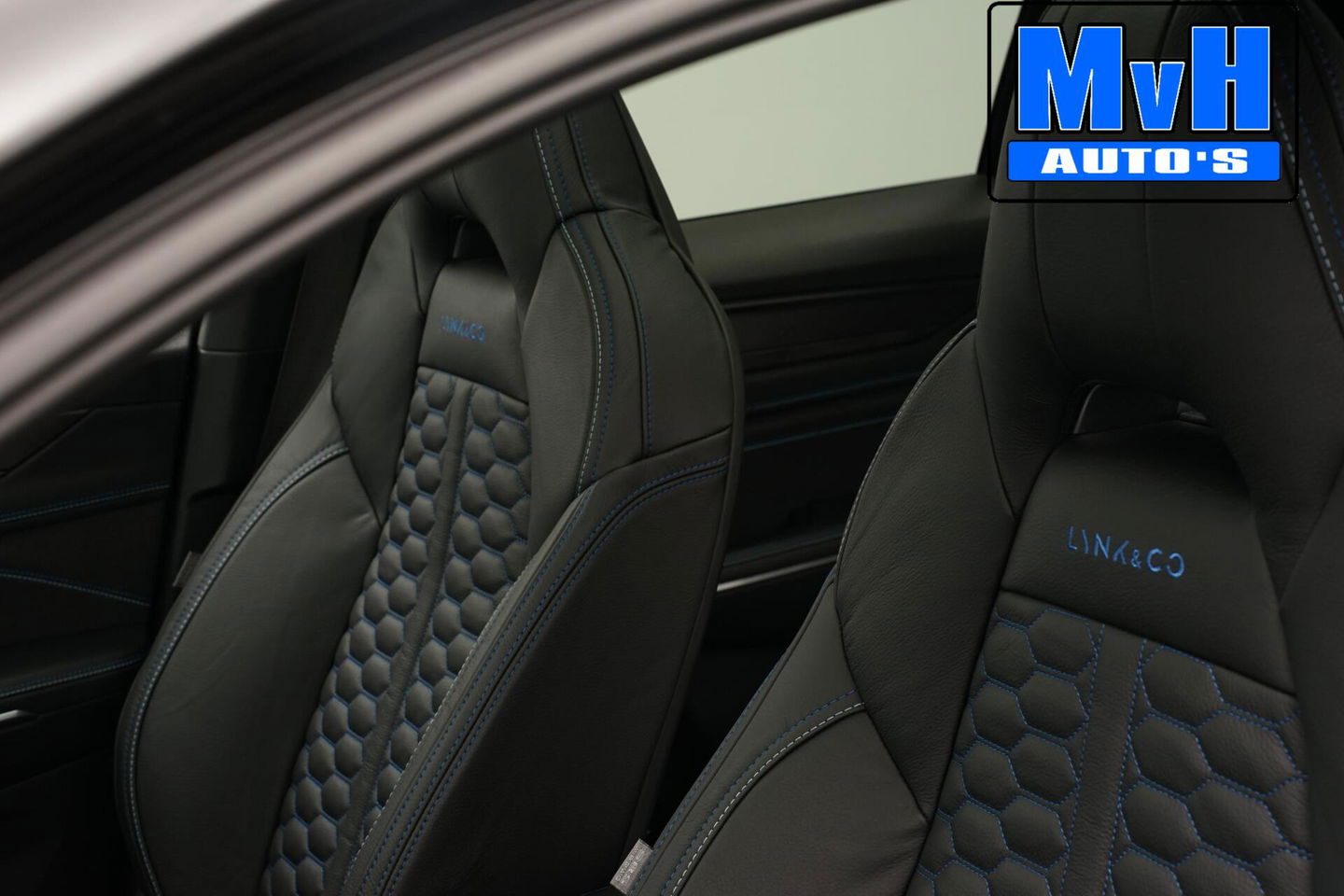 Lynk & Co 01 1.5 Hybride|FULL BLACK XL|ZWARTE.HEMEL|LEER|NAP