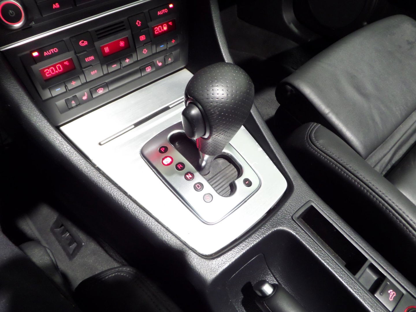 Audi A4 Cabriolet 2.0 TFSI S-Line "Automaat" Leer Xenon Stoelverwarming Bose Cruise-control Youngtimer in uniek mooie staat!