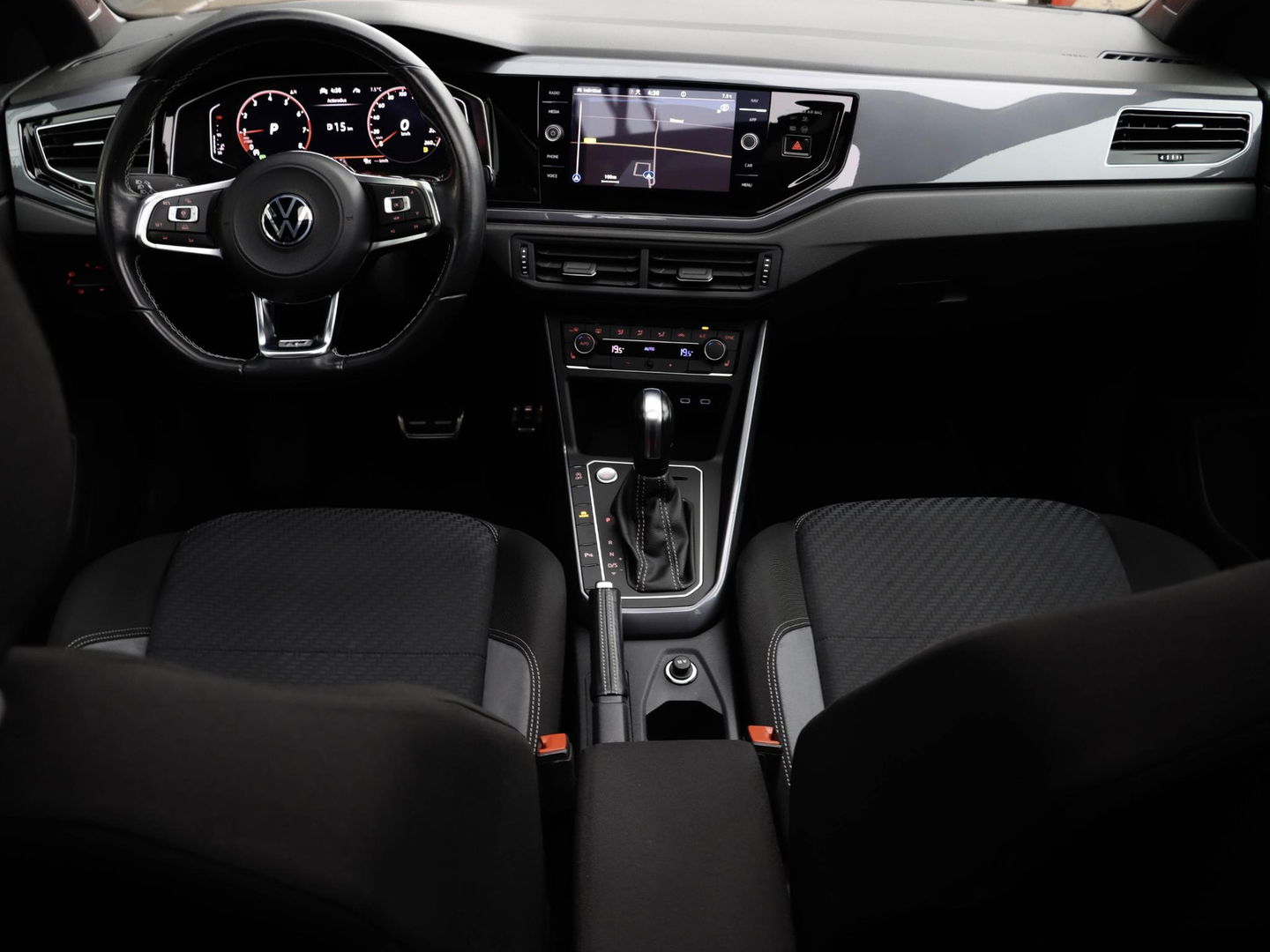 Volkswagen Polo 1.0 TSI 116pk DSG Highline Business R-Line 3x Pano 17'' LMV