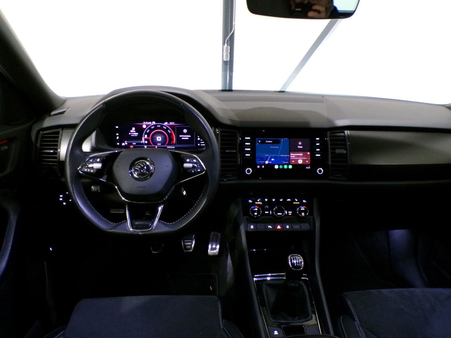 Škoda Kodiaq 1.5 TSI Sportline Business "Origineel NL!" Trekhaak Apple-Carplay Sportstoelen Camera Stoelverwarming Virtual Canton