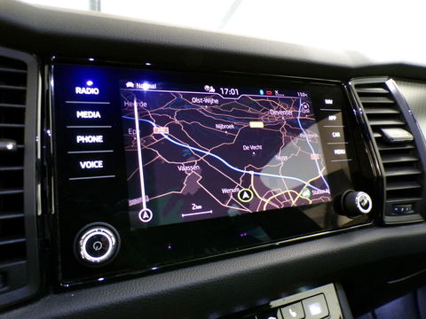 Škoda Kodiaq 1.5 TSI Sportline Business "Origineel NL!" Trekhaak Apple-Carplay Sportstoelen Camera Stoelverwarming Virtual Canton