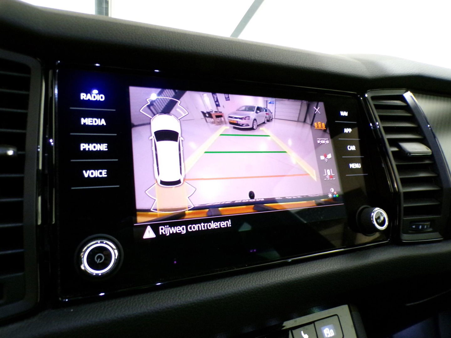 Škoda Kodiaq 1.5 TSI Sportline Business "Origineel NL!" Trekhaak Apple-Carplay Sportstoelen Camera Stoelverwarming Virtual Canton