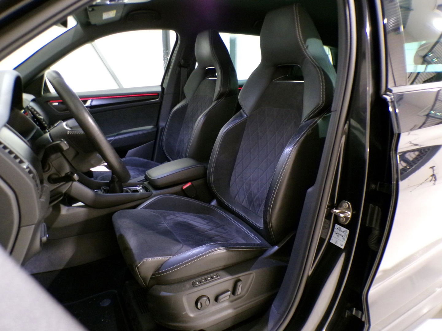 Škoda Kodiaq 1.5 TSI Sportline Business "Origineel NL!" Trekhaak Apple-Carplay Sportstoelen Camera Stoelverwarming Virtual Canton