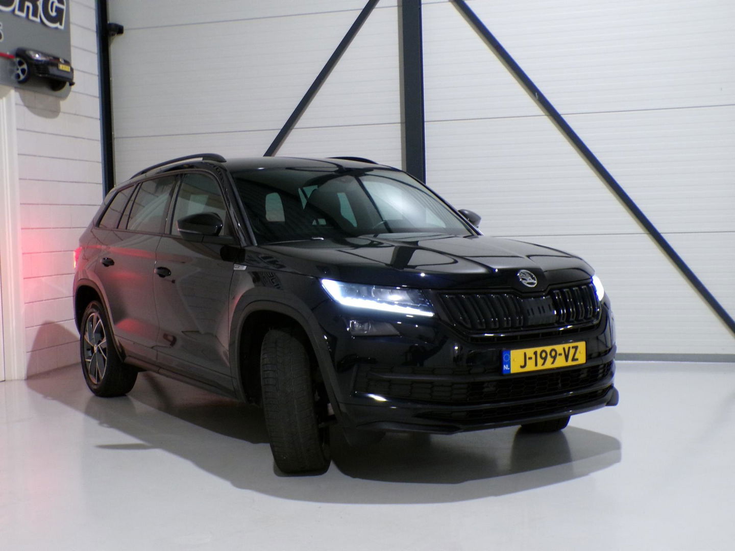 Škoda Kodiaq 1.5 TSI Sportline Business "Origineel NL!" Trekhaak Apple-Carplay Sportstoelen Camera Stoelverwarming Virtual Canton