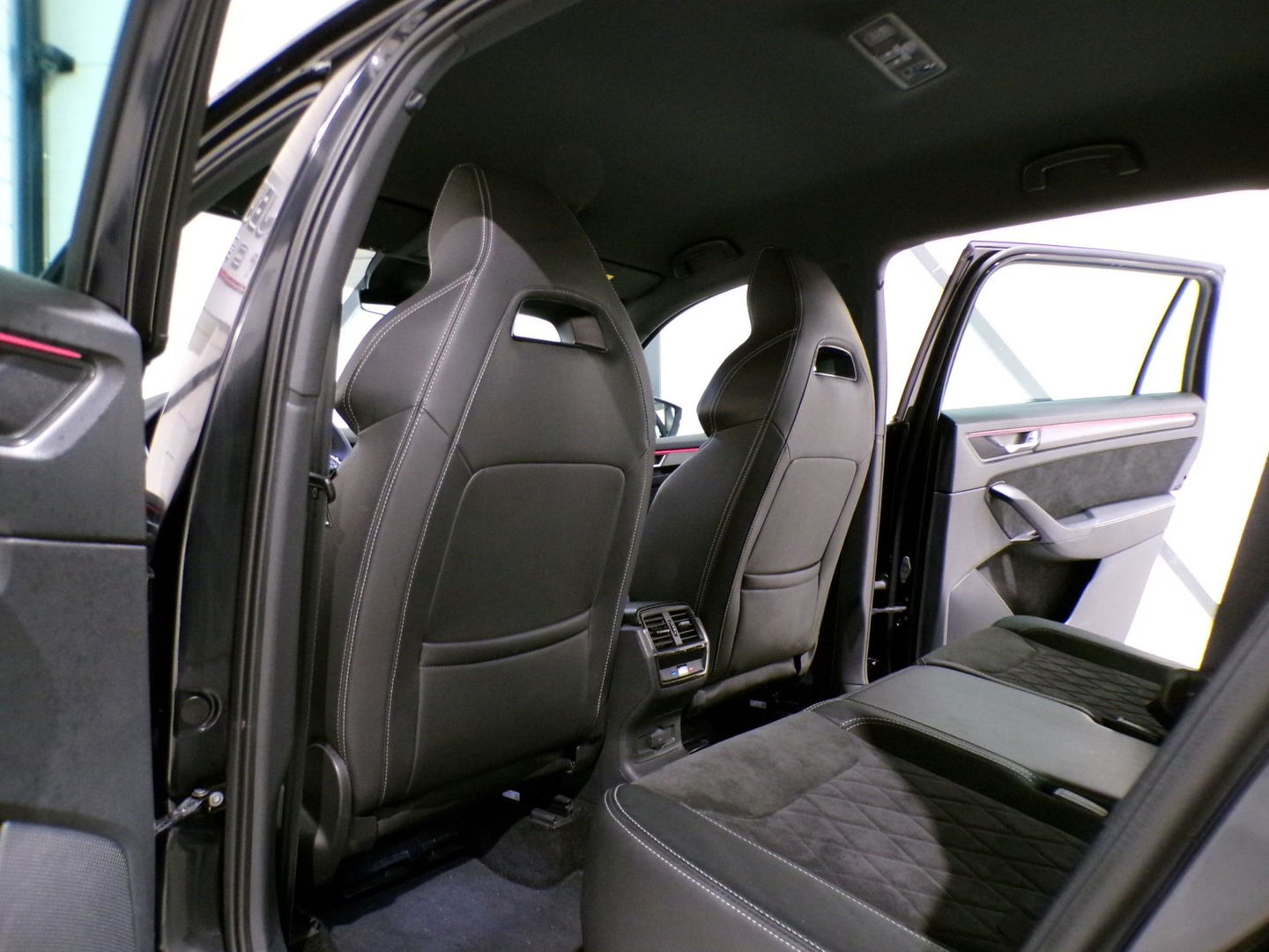 Škoda Kodiaq 1.5 TSI Sportline Business "Origineel NL!" Trekhaak Apple-Carplay Sportstoelen Camera Stoelverwarming Virtual Canton