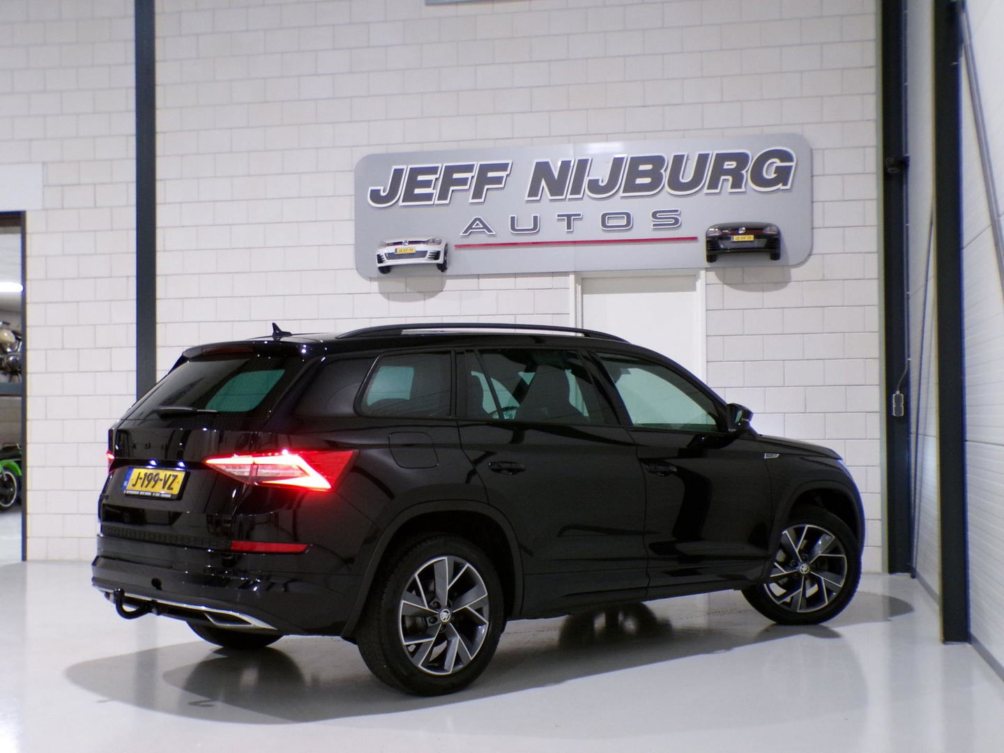 Škoda Kodiaq 1.5 TSI Sportline Business "Origineel NL!" Trekhaak Apple-Carplay Sportstoelen Camera Stoelverwarming Virtual Canton