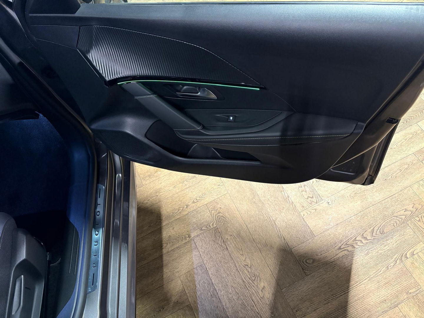 Peugeot 208 1.2 PureTech 100 GT PANO KEYLESS