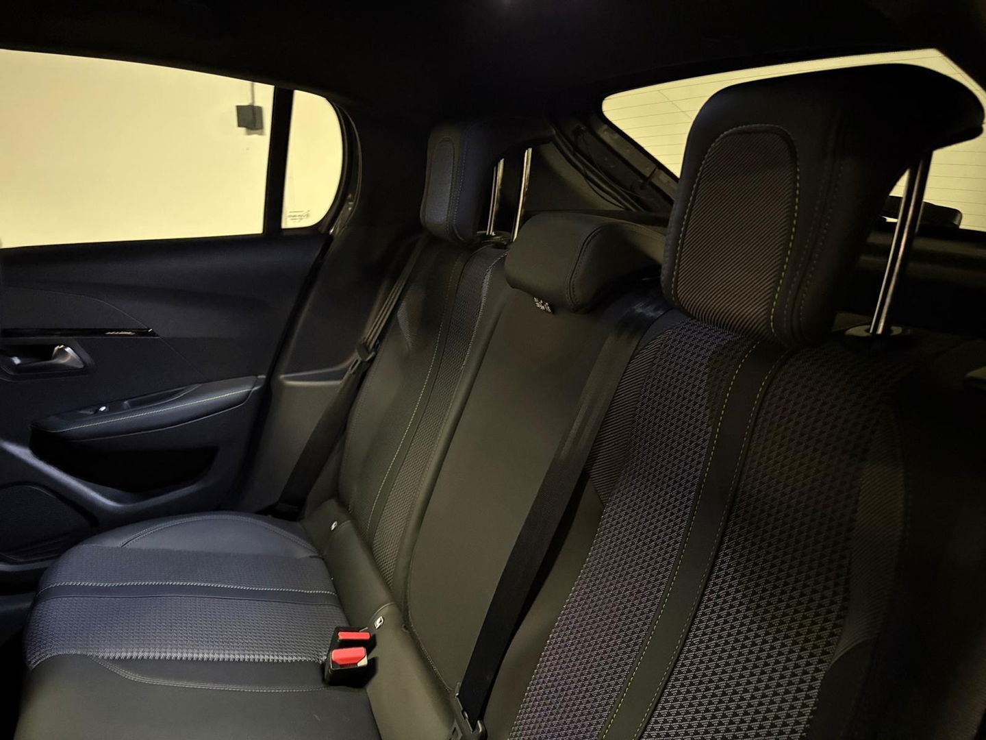 Peugeot 208 1.2 PureTech 100 GT PANO KEYLESS