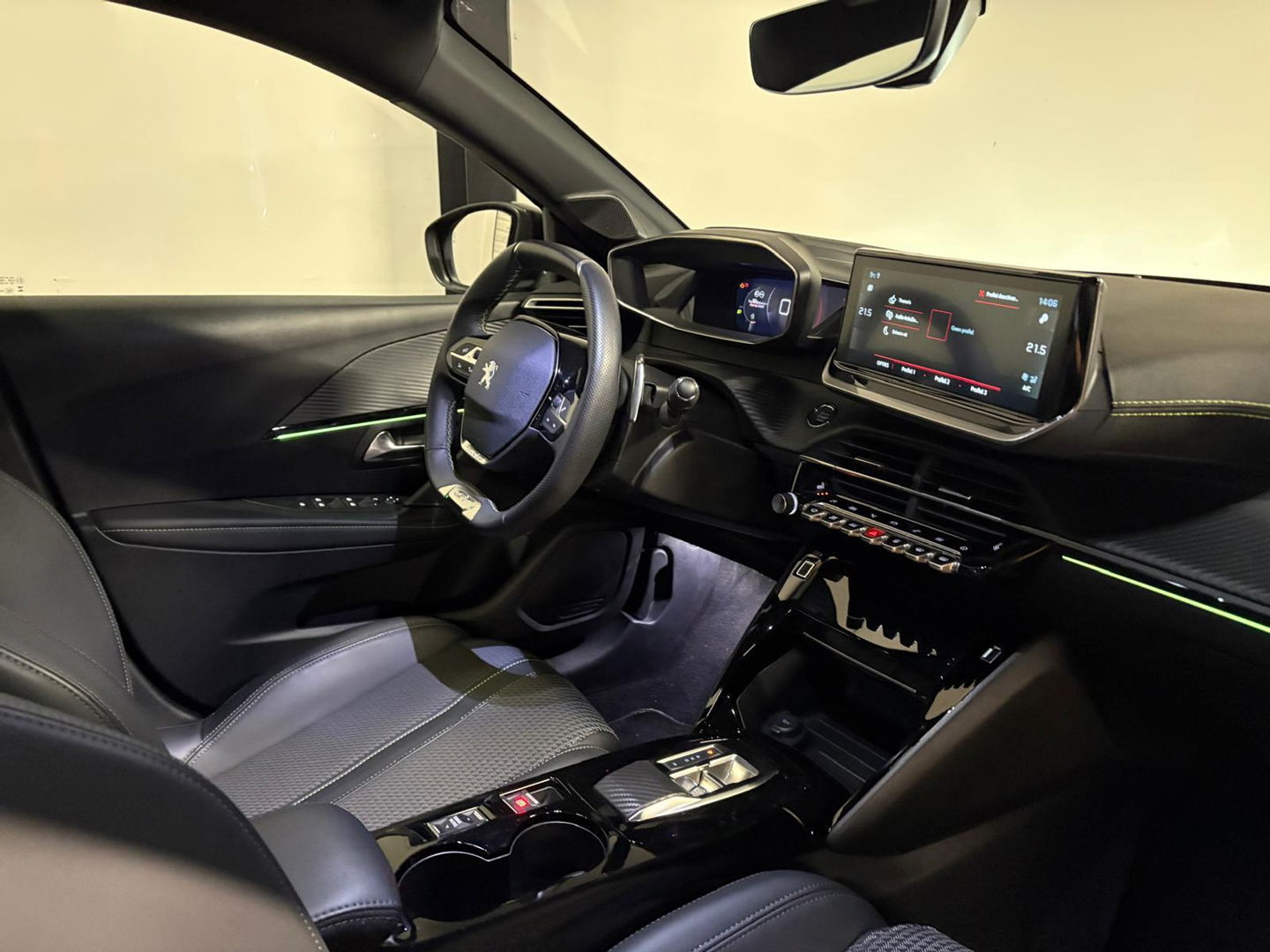 Peugeot 208 1.2 PureTech 100 GT PANO KEYLESS