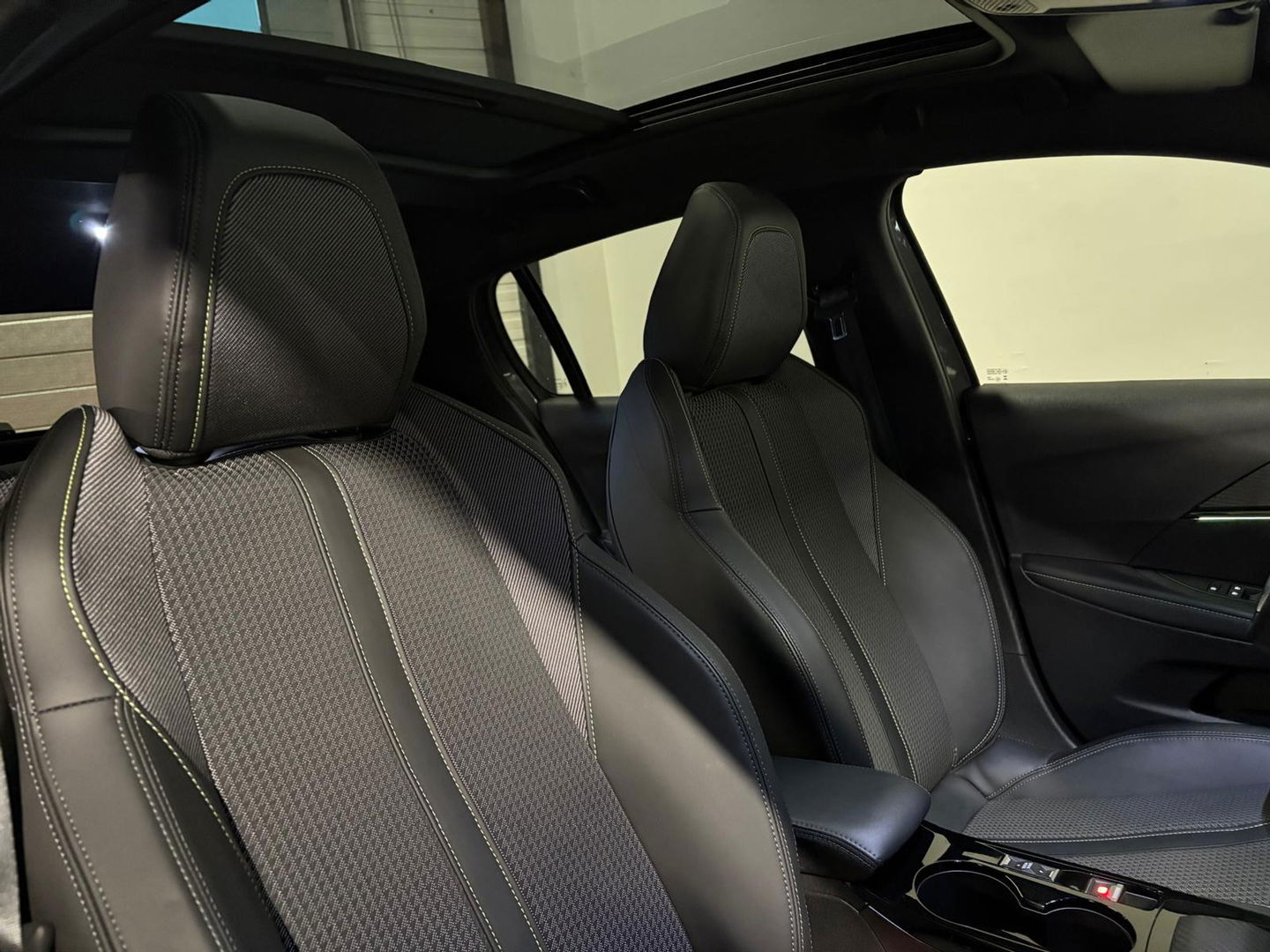 Peugeot 208 1.2 PureTech 100 GT PANO KEYLESS