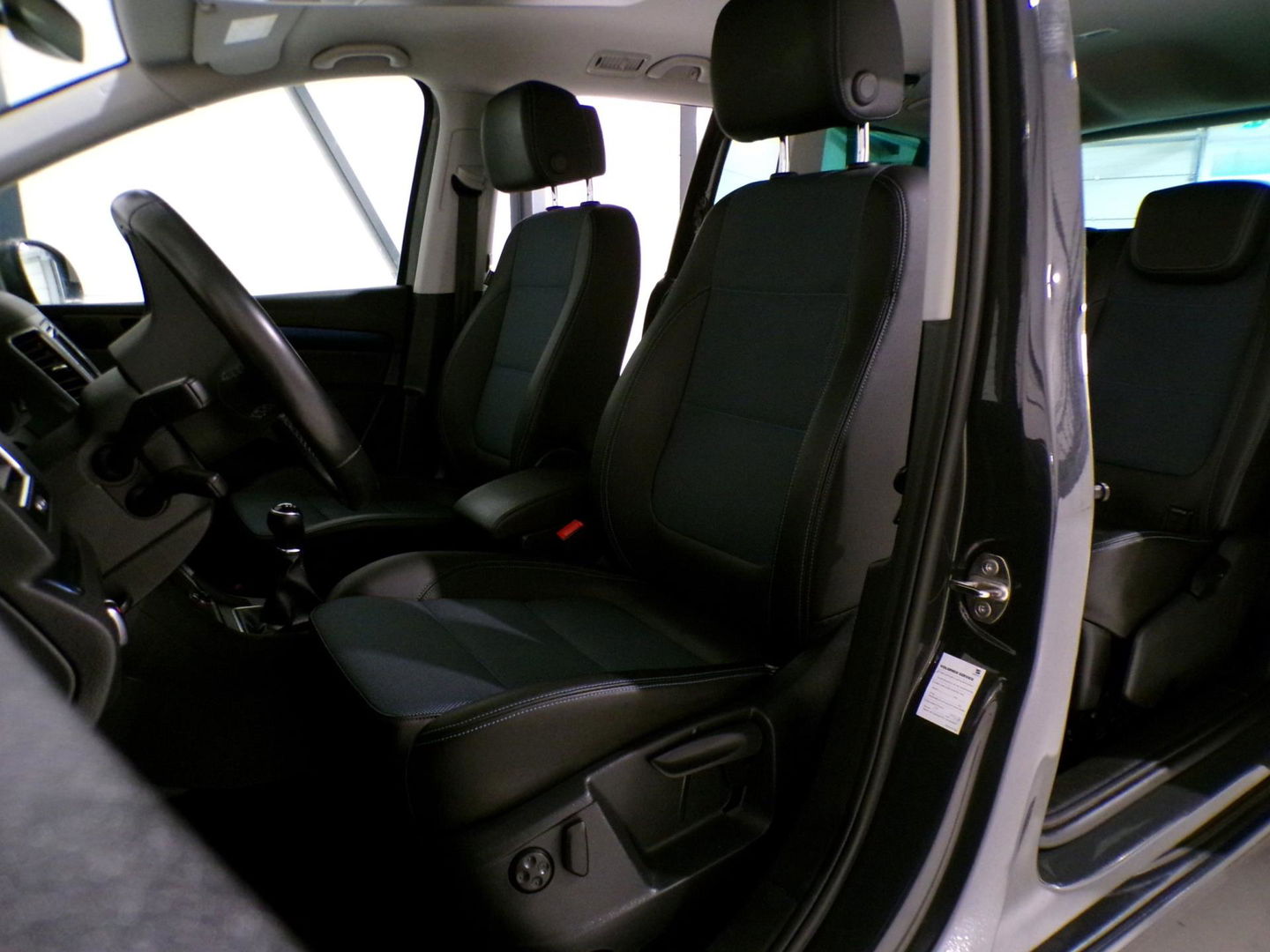 SEAT Alhambra 2.0 TDI Connect 7P "7 Persoons" Trekhaak Apple-Carplay Camera Stoelverwarming Navigatie Elektrische-Deuren Keyless