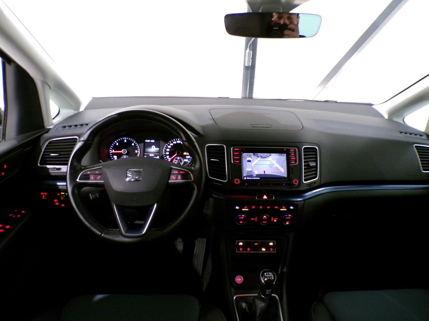 SEAT Alhambra 2.0 TDI Connect 7P "7 Persoons" Trekhaak Apple-Carplay Camera Stoelverwarming Navigatie Elektrische-Deuren Keyless