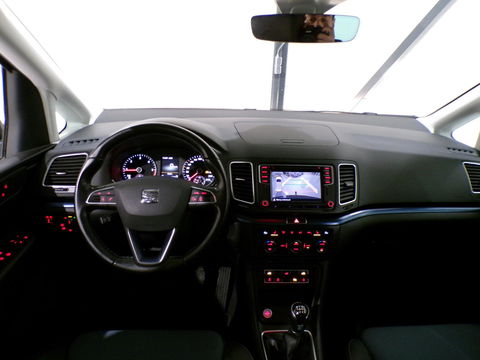 SEAT Alhambra 2.0 TDI Connect 7P "7 Persoons" Trekhaak Apple-Carplay Camera Stoelverwarming Navigatie Elektrische-Deuren Keyless