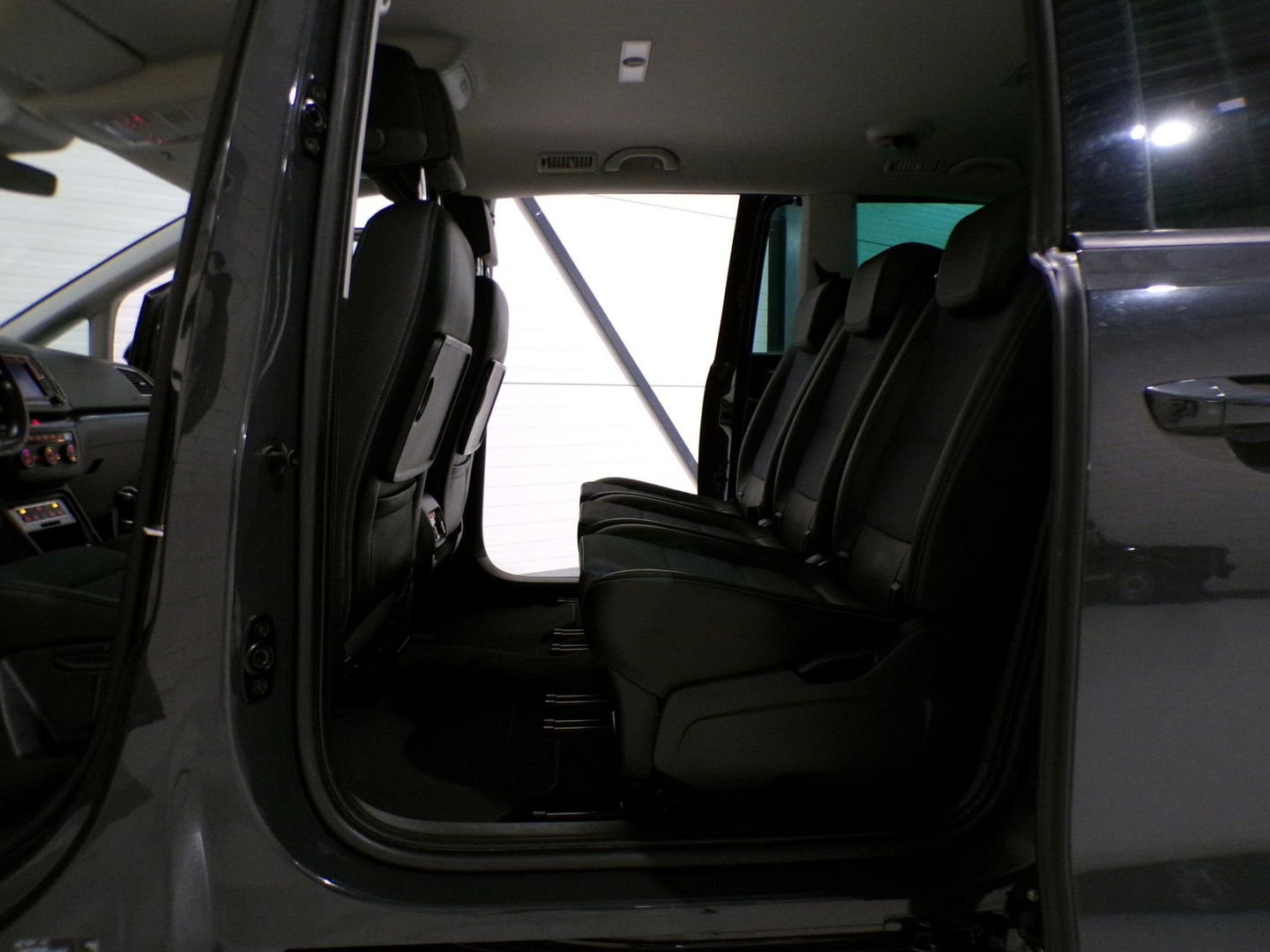 SEAT Alhambra 2.0 TDI Connect 7P "7 Persoons" Trekhaak Apple-Carplay Camera Stoelverwarming Navigatie Elektrische-Deuren Keyless