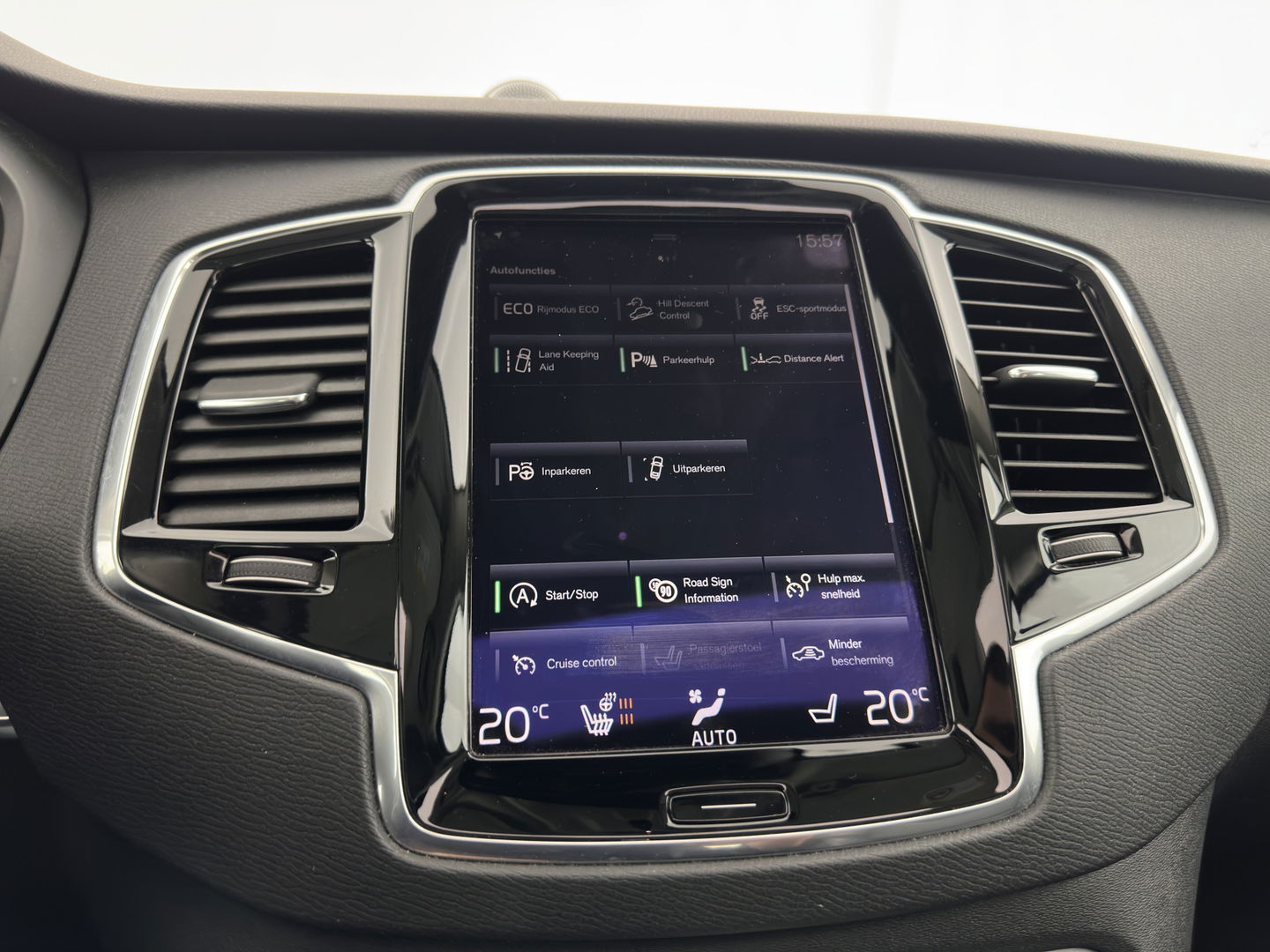 Volvo XC90 2.0 D5 AWD Inscription ( 7-Pers ) Aut. *PANO | LUXURY-LEATHER | FULL-LED | MEMORY-PACK | LANE-ASSIST | PDC | ECC | KEYLESS | DAB | NAVI-FULLMAP | ADAPTIVE-CRUISE | HEATED-SPORTSEATS | DIGI-COCKPIT | 19''ALU*