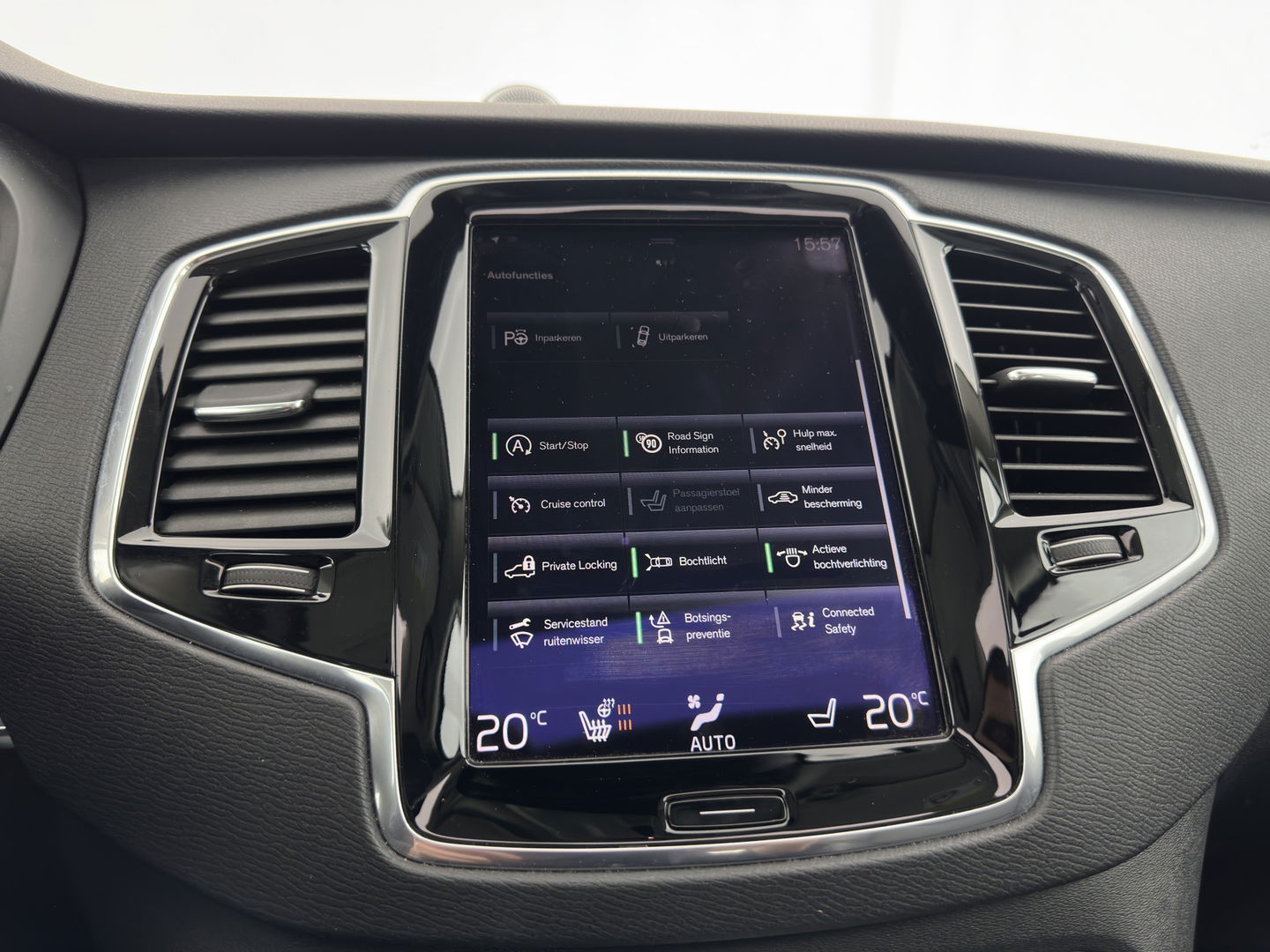 Volvo XC90 2.0 D5 AWD Inscription ( 7-Pers ) Aut. *PANO | LUXURY-LEATHER | FULL-LED | MEMORY-PACK | LANE-ASSIST | PDC | ECC | KEYLESS | DAB | NAVI-FULLMAP | ADAPTIVE-CRUISE | HEATED-SPORTSEATS | DIGI-COCKPIT | 19''ALU*