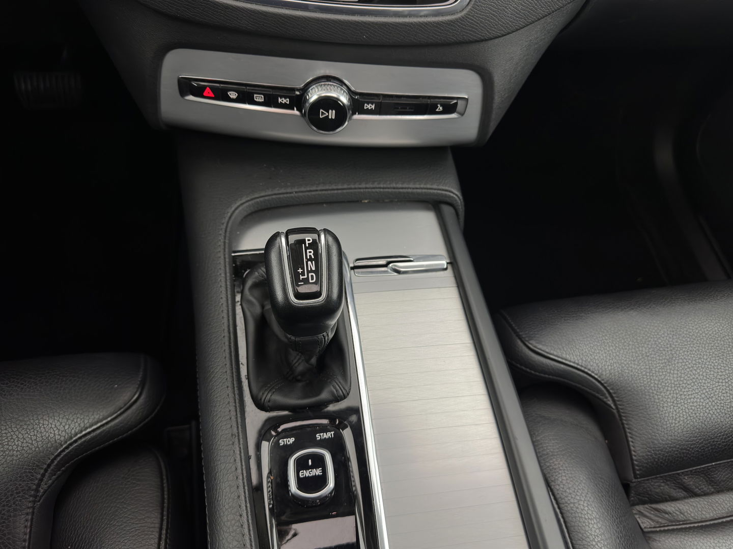 Volvo XC90 2.0 D5 AWD Inscription ( 7-Pers ) Aut. *PANO | LUXURY-LEATHER | FULL-LED | MEMORY-PACK | LANE-ASSIST | PDC | ECC | KEYLESS | DAB | NAVI-FULLMAP | ADAPTIVE-CRUISE | HEATED-SPORTSEATS | DIGI-COCKPIT | 19''ALU*