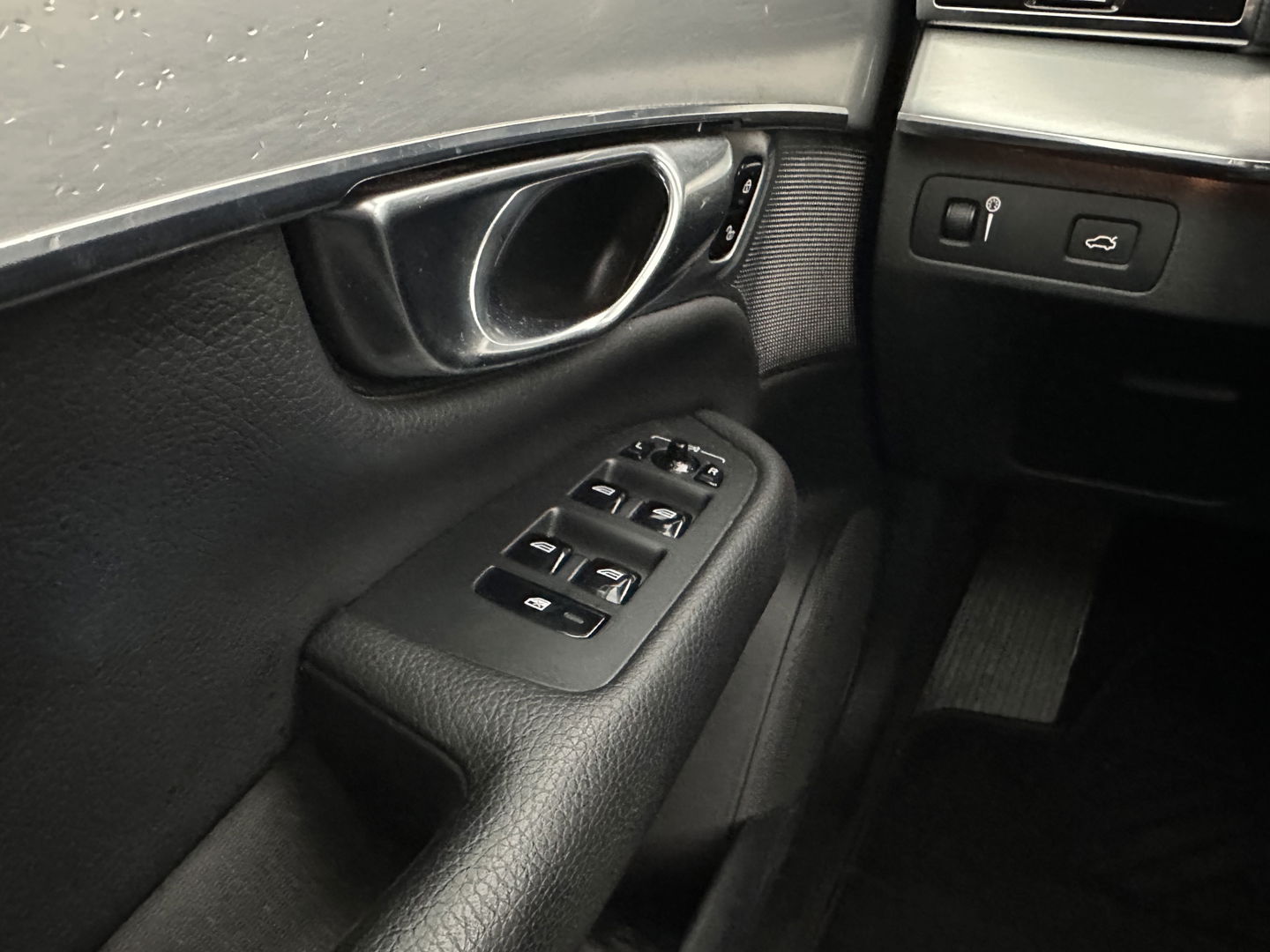 Volvo XC90 2.0 D5 AWD Inscription ( 7-Pers ) Aut. *PANO | LUXURY-LEATHER | FULL-LED | MEMORY-PACK | LANE-ASSIST | PDC | ECC | KEYLESS | DAB | NAVI-FULLMAP | ADAPTIVE-CRUISE | HEATED-SPORTSEATS | DIGI-COCKPIT | 19''ALU*