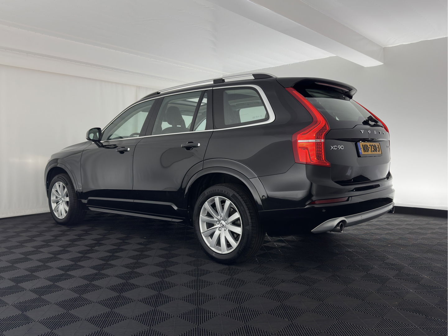 Volvo XC90 2.0 D5 AWD Inscription ( 7-Pers ) Aut. *PANO | LUXURY-LEATHER | FULL-LED | MEMORY-PACK | LANE-ASSIST | PDC | ECC | KEYLESS | DAB | NAVI-FULLMAP | ADAPTIVE-CRUISE | HEATED-SPORTSEATS | DIGI-COCKPIT | 19''ALU*