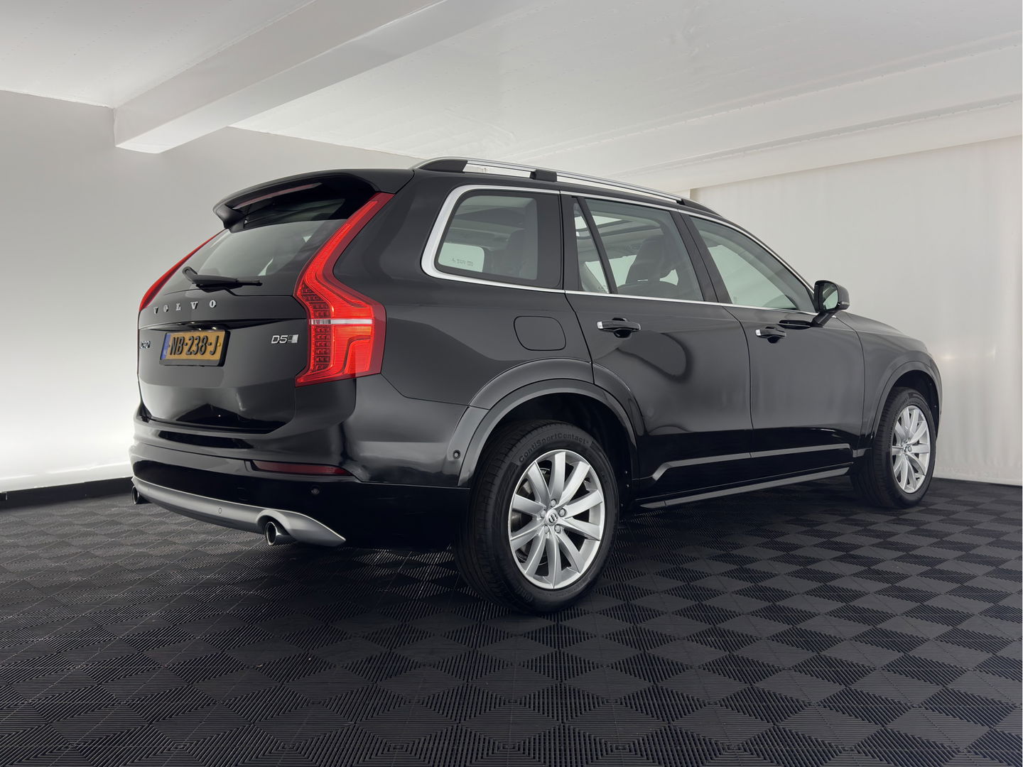 Volvo XC90 2.0 D5 AWD Inscription ( 7-Pers ) Aut. *PANO | LUXURY-LEATHER | FULL-LED | MEMORY-PACK | LANE-ASSIST | PDC | ECC | KEYLESS | DAB | NAVI-FULLMAP | ADAPTIVE-CRUISE | HEATED-SPORTSEATS | DIGI-COCKPIT | 19''ALU*