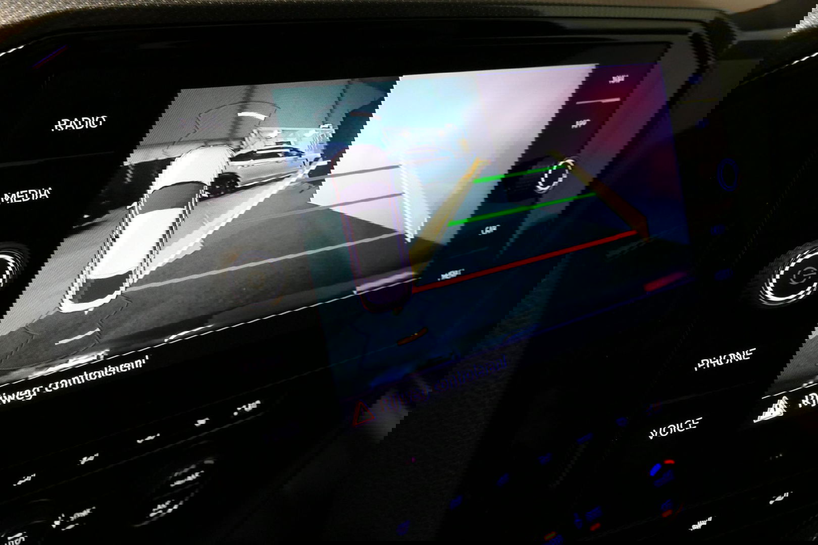 Volkswagen Arteon 2.0 TSI Business R / Stoelverwarming / Apple Carplay - Android Auto / Ergo Active best. stoel / Navigatie / Climatronic / Full LED / Elektr. wegklapbare trekhaak / Keyless / Grootlicht assistent