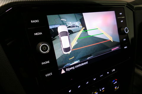 Volkswagen Arteon 2.0 TSI Business R / Stoelverwarming / Apple Carplay - Android Auto / Ergo Active best. stoel / Navigatie / Climatronic / Full LED / Elektr. wegklapbare trekhaak / Keyless / Grootlicht assistent