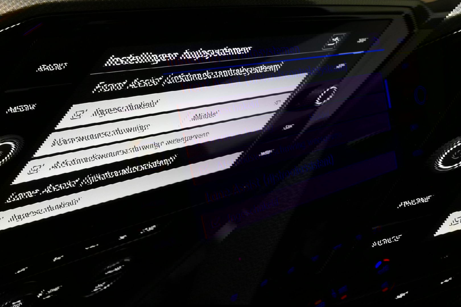 Volkswagen Arteon 2.0 TSI Business R / Stoelverwarming / Apple Carplay - Android Auto / Ergo Active best. stoel / Navigatie / Climatronic / Full LED / Elektr. wegklapbare trekhaak / Keyless / Grootlicht assistent