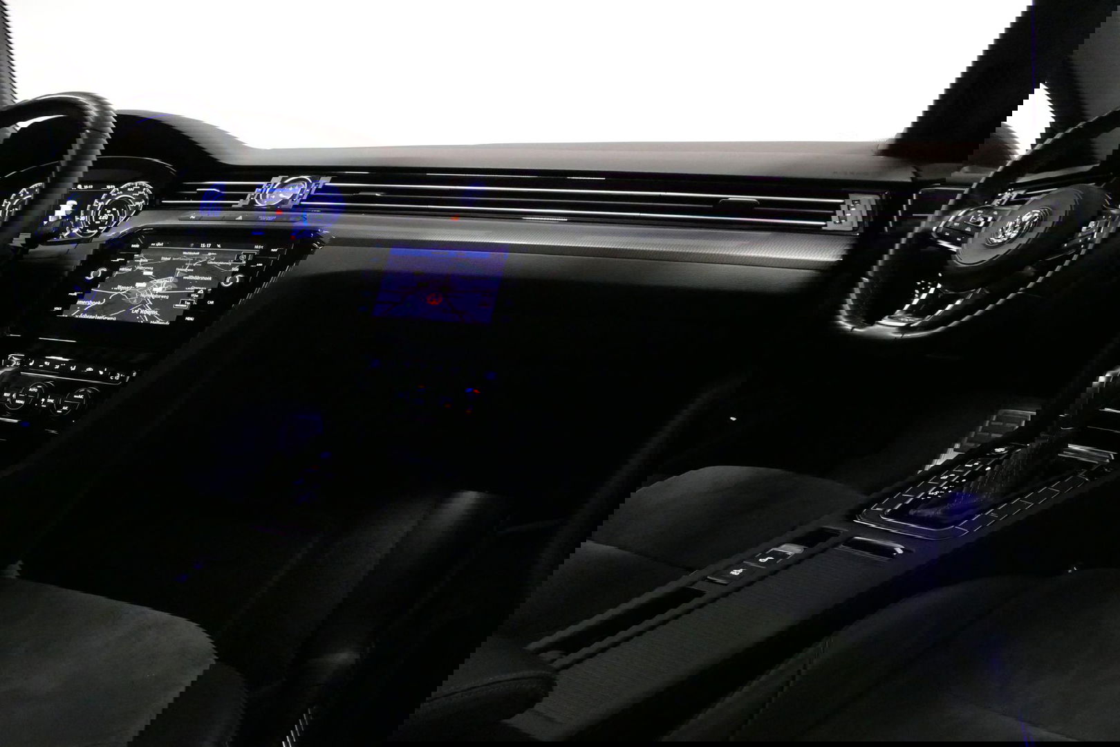 Volkswagen Arteon 2.0 TSI Business R / Stoelverwarming / Apple Carplay - Android Auto / Ergo Active best. stoel / Navigatie / Climatronic / Full LED / Elektr. wegklapbare trekhaak / Keyless / Grootlicht assistent