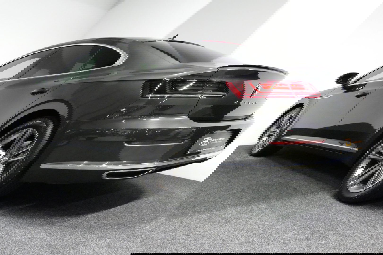 Volkswagen Arteon 2.0 TSI Business R / Stoelverwarming / Apple Carplay - Android Auto / Ergo Active best. stoel / Navigatie / Climatronic / Full LED / Elektr. wegklapbare trekhaak / Keyless / Grootlicht assistent