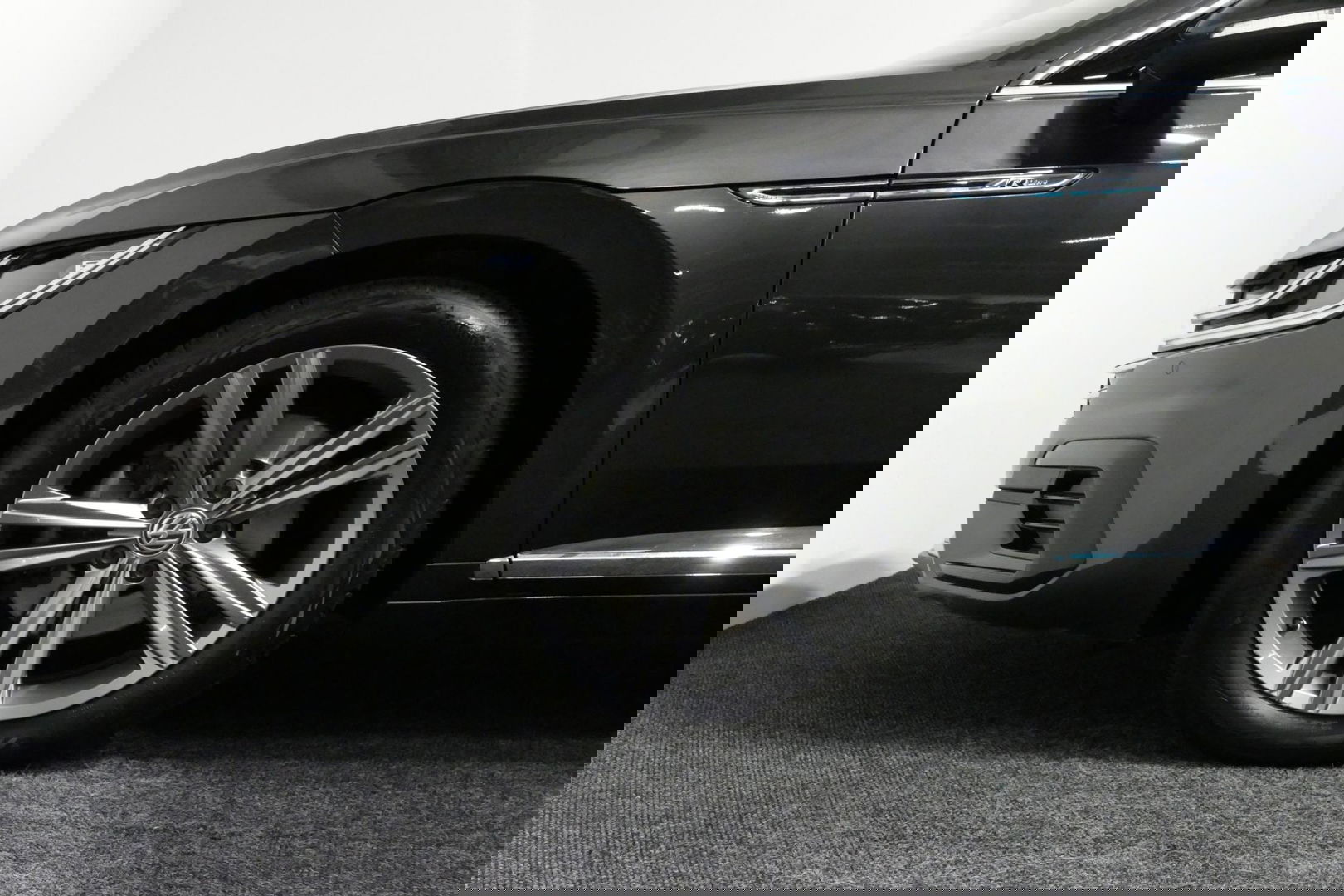 Volkswagen Arteon 2.0 TSI Business R / Stoelverwarming / Apple Carplay - Android Auto / Ergo Active best. stoel / Navigatie / Climatronic / Full LED / Elektr. wegklapbare trekhaak / Keyless / Grootlicht assistent