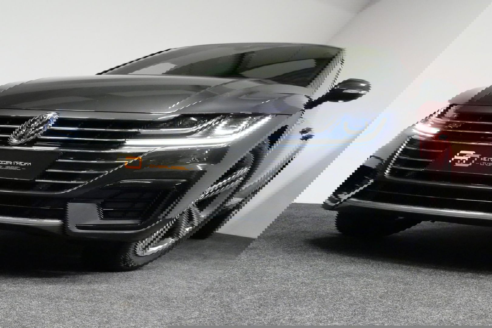 Volkswagen Arteon 2.0 TSI Business R / Stoelverwarming / Apple Carplay - Android Auto / Ergo Active best. stoel / Navigatie / Climatronic / Full LED / Elektr. wegklapbare trekhaak / Keyless / Grootlicht assistent