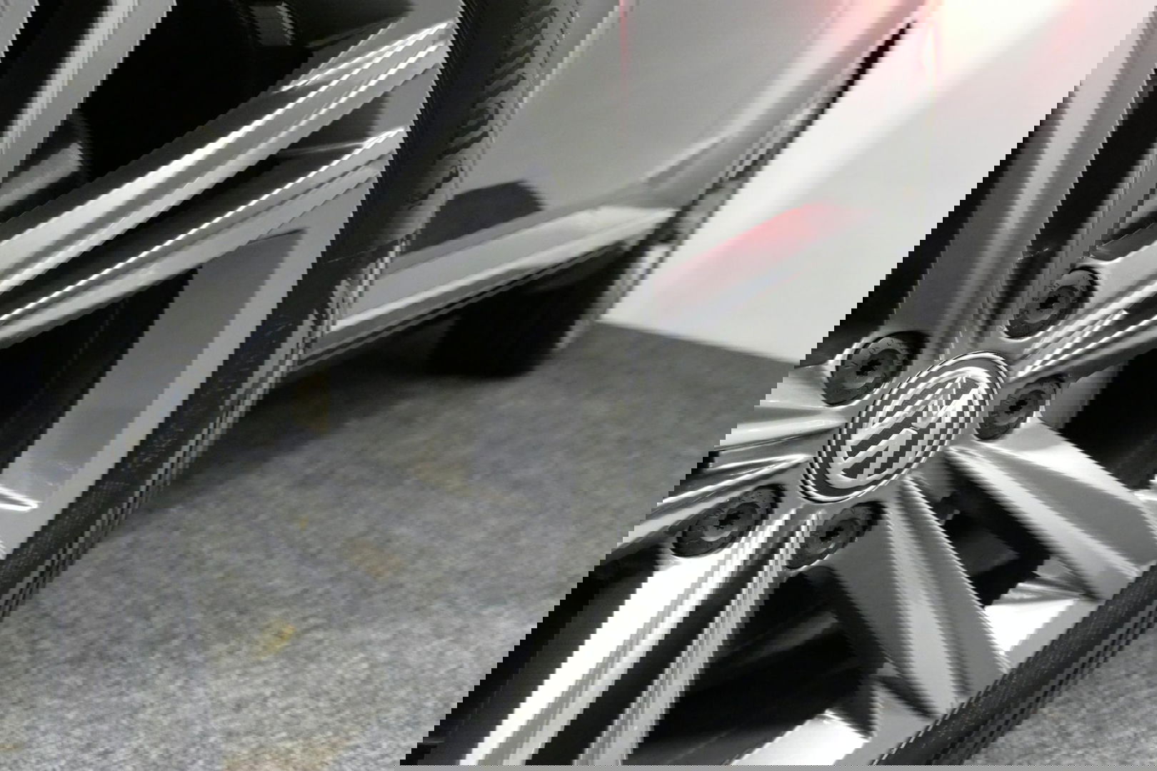 Volkswagen Arteon 2.0 TSI Business R / Stoelverwarming / Apple Carplay - Android Auto / Ergo Active best. stoel / Navigatie / Climatronic / Full LED / Elektr. wegklapbare trekhaak / Keyless / Grootlicht assistent