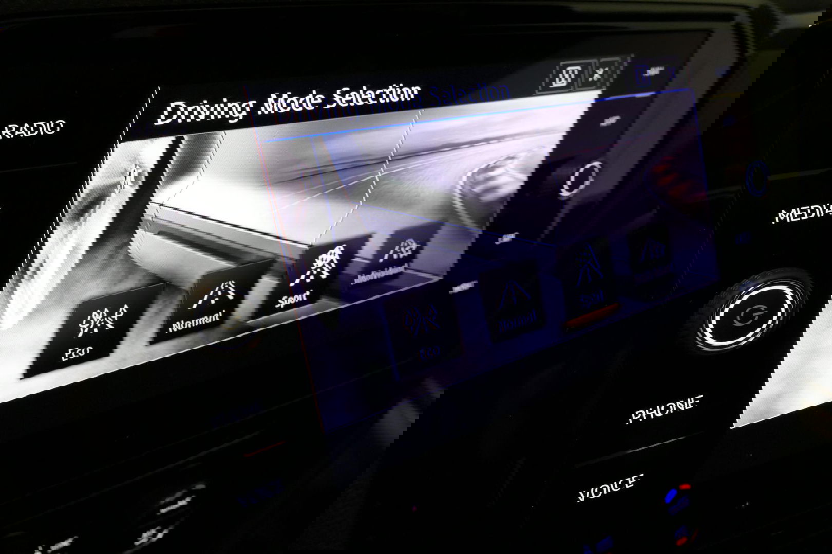 Volkswagen Arteon 2.0 TSI Business R / Stoelverwarming / Apple Carplay - Android Auto / Ergo Active best. stoel / Navigatie / Climatronic / Full LED / Elektr. wegklapbare trekhaak / Keyless / Grootlicht assistent