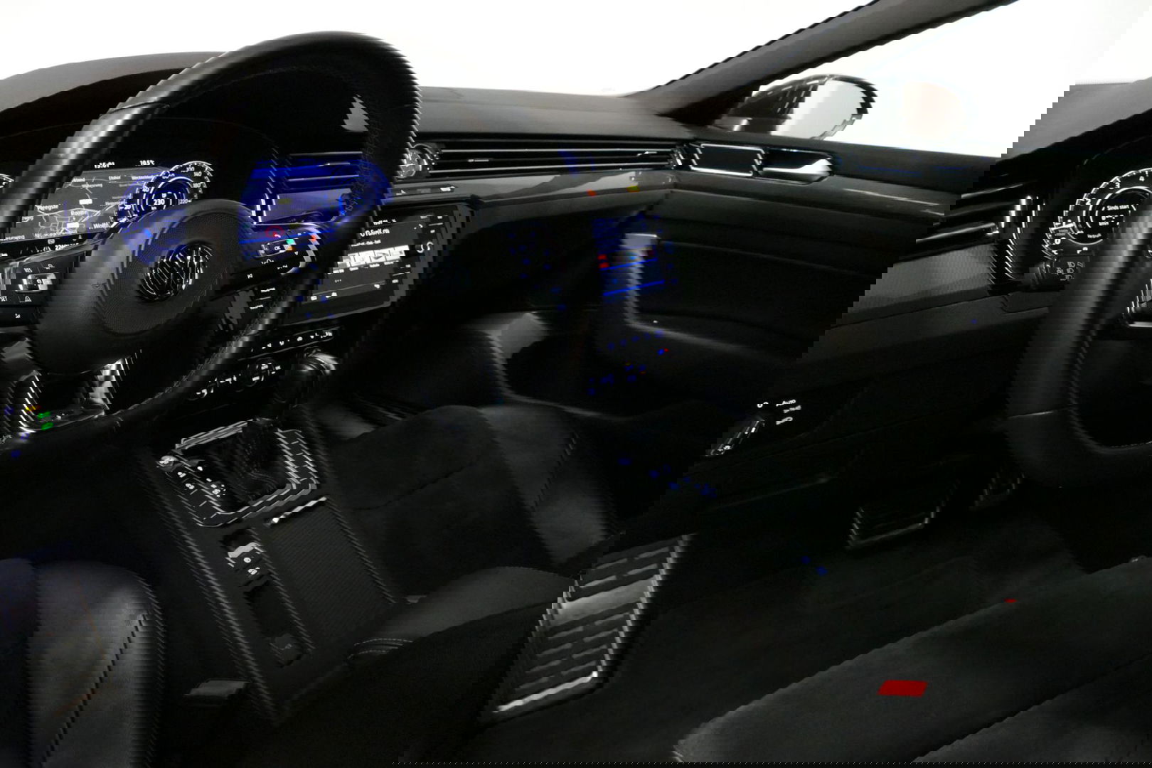 Volkswagen Arteon 2.0 TSI Business R / Stoelverwarming / Apple Carplay - Android Auto / Ergo Active best. stoel / Navigatie / Climatronic / Full LED / Elektr. wegklapbare trekhaak / Keyless / Grootlicht assistent