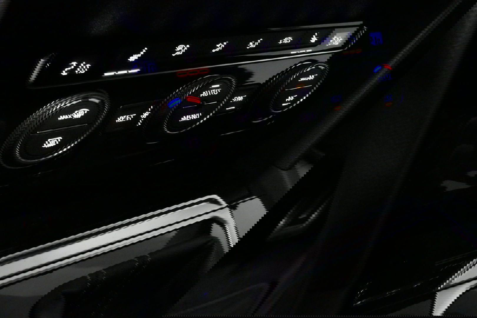 Volkswagen Arteon 2.0 TSI Business R / Stoelverwarming / Apple Carplay - Android Auto / Ergo Active best. stoel / Navigatie / Climatronic / Full LED / Elektr. wegklapbare trekhaak / Keyless / Grootlicht assistent