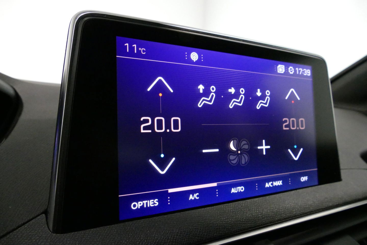 Peugeot 3008 1.2 PureTech GT Line / Apple carplay - Android Auto / Achteruitrijcamera / Navigatie / DAB+ / Dodehoek detectie / Cruise Control / 19'' LMV / Full LED / Keyless