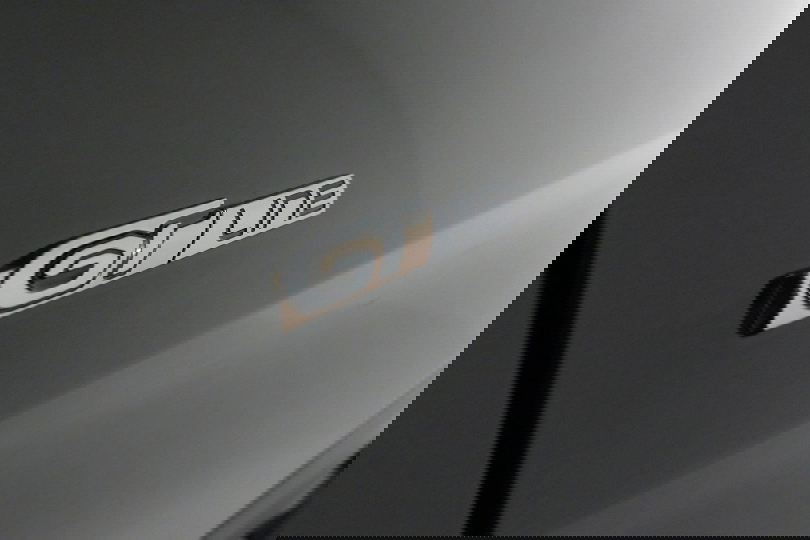 Peugeot 3008 1.2 PureTech GT Line / Apple carplay - Android Auto / Achteruitrijcamera / Navigatie / DAB+ / Dodehoek detectie / Cruise Control / 19'' LMV / Full LED / Keyless